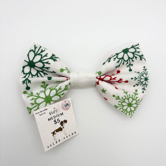Red & Green Snowflake Bow Tie - Medium